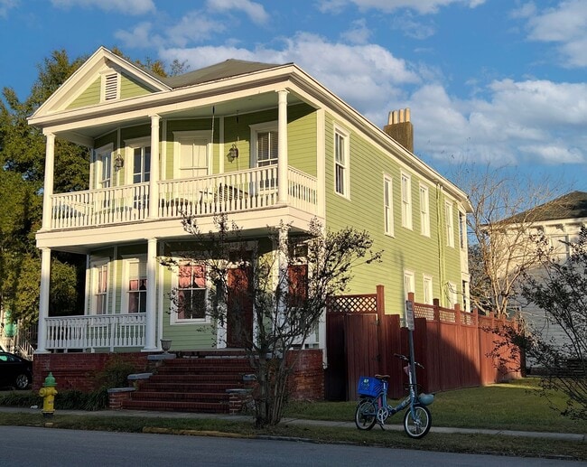 Building Photo - 2 BED | 2 BATH | PRIVATE FRONT AND BACK PORCH | MIDTOWN