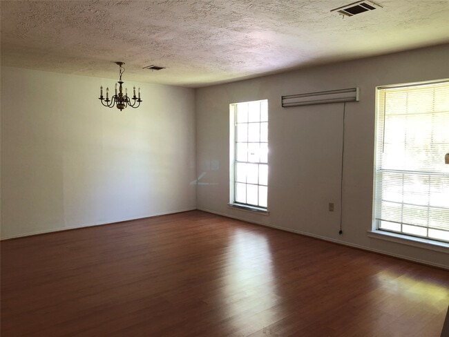 Photo - 8807 Edgemoor Dr