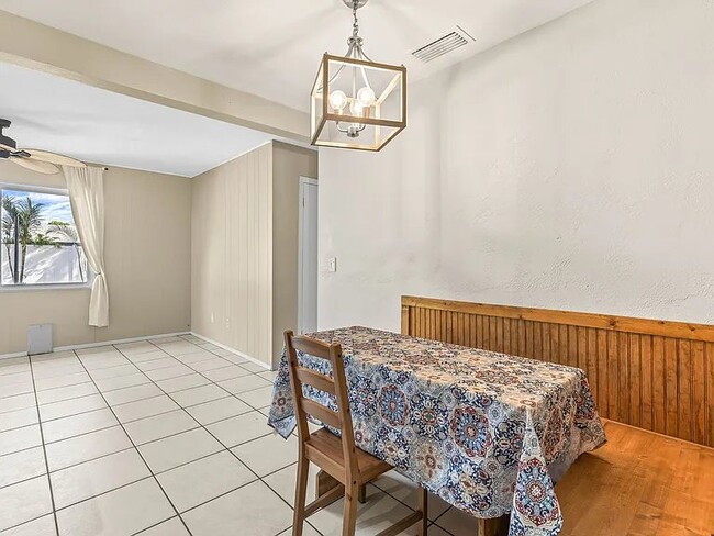 11183 110th Ave N