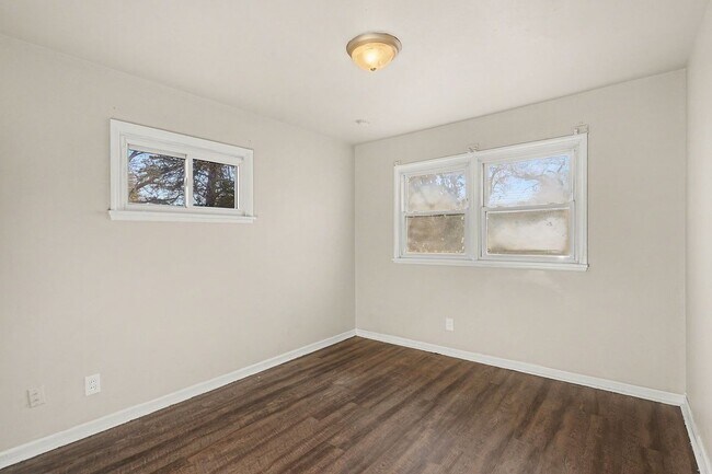 Photo - 1711 Nemnich Rd