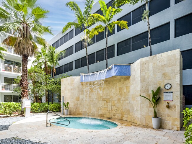 Courtyard Hot Tub With A Serene Water Feature - The Manor at CityPlace