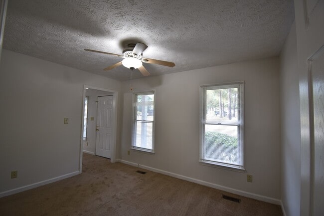 202 Cobblestone Ct