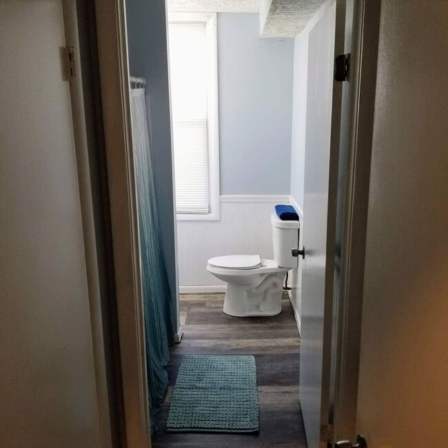 Photo - Cozy Lancaster Apartment in Prime Location Unidad 817-A down