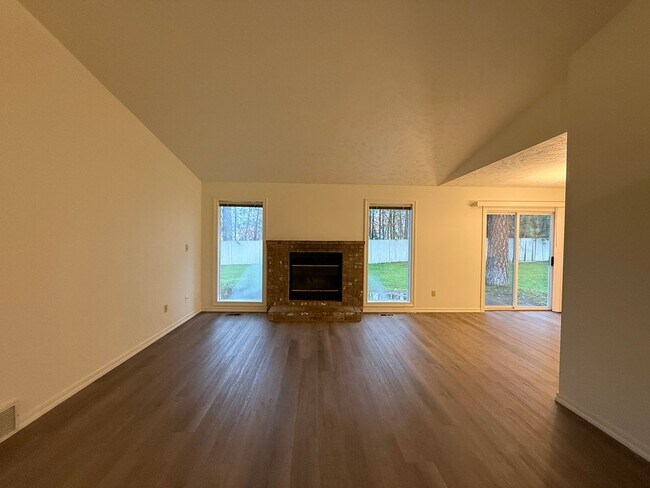 Photo - Stunning 3 Bed, 2 Bath Home near Riverside State Park!