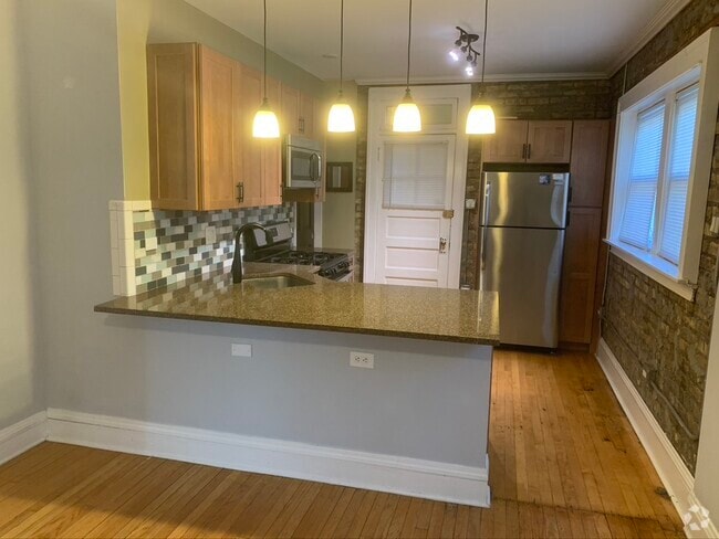 Building Photo - 6024 N rockwell Unit apt #1