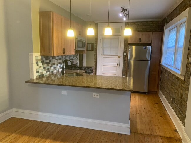 Photo - 6024 N rockwell Unit apt #1