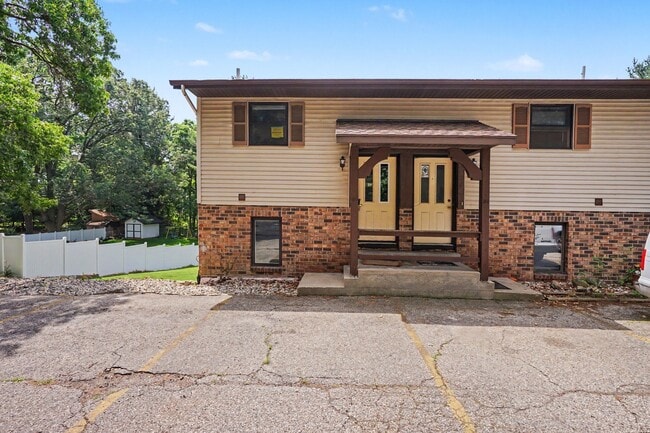 Photo - 136 Scotts Dr