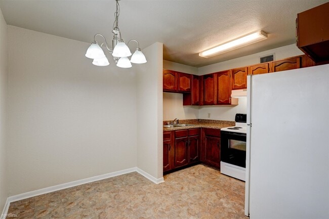 Photo - 2 br, 1 bath 4plex - 19221 San Marcos Hwy ...