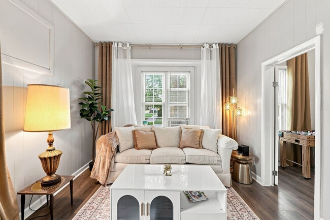 Photo - 839 Dunlop Ave Unit SI ID1605818P