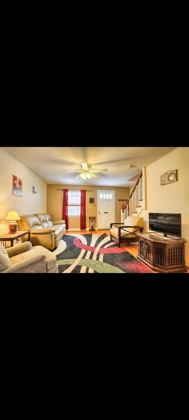 Photo - 563 E Frederick St
