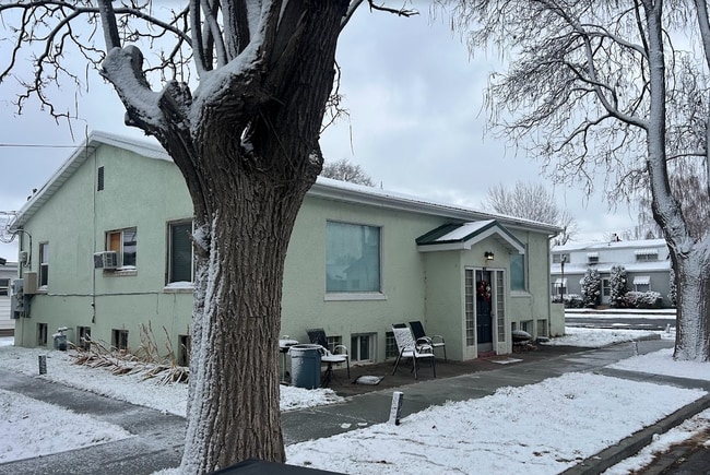 Photo - 418 W 13th St