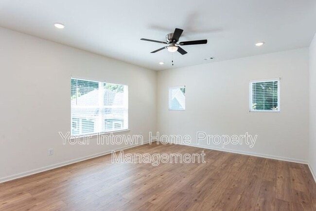 2800 Mango Cir NW