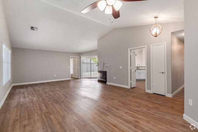 Building Photo - Gorgeous 3 bed 2 bath home in convenient C...