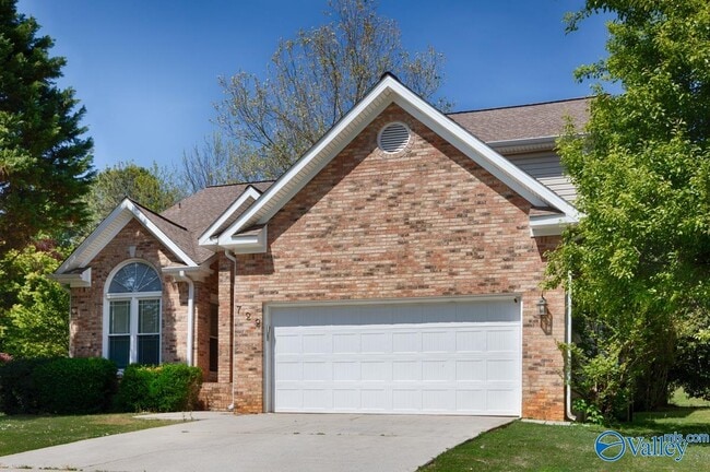 Photo - 722 Highland Dr