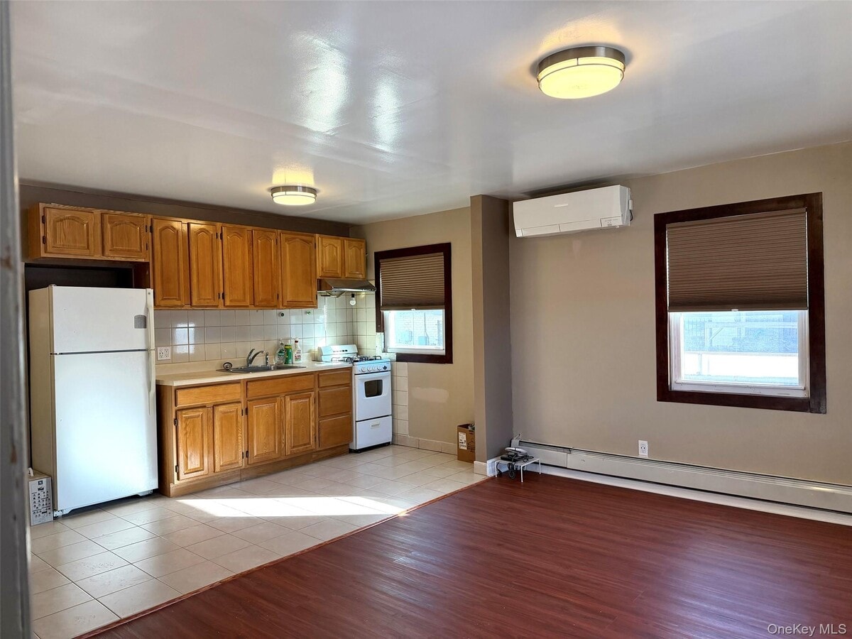 Photo - 42-47-47 194th St Unidad 1FL