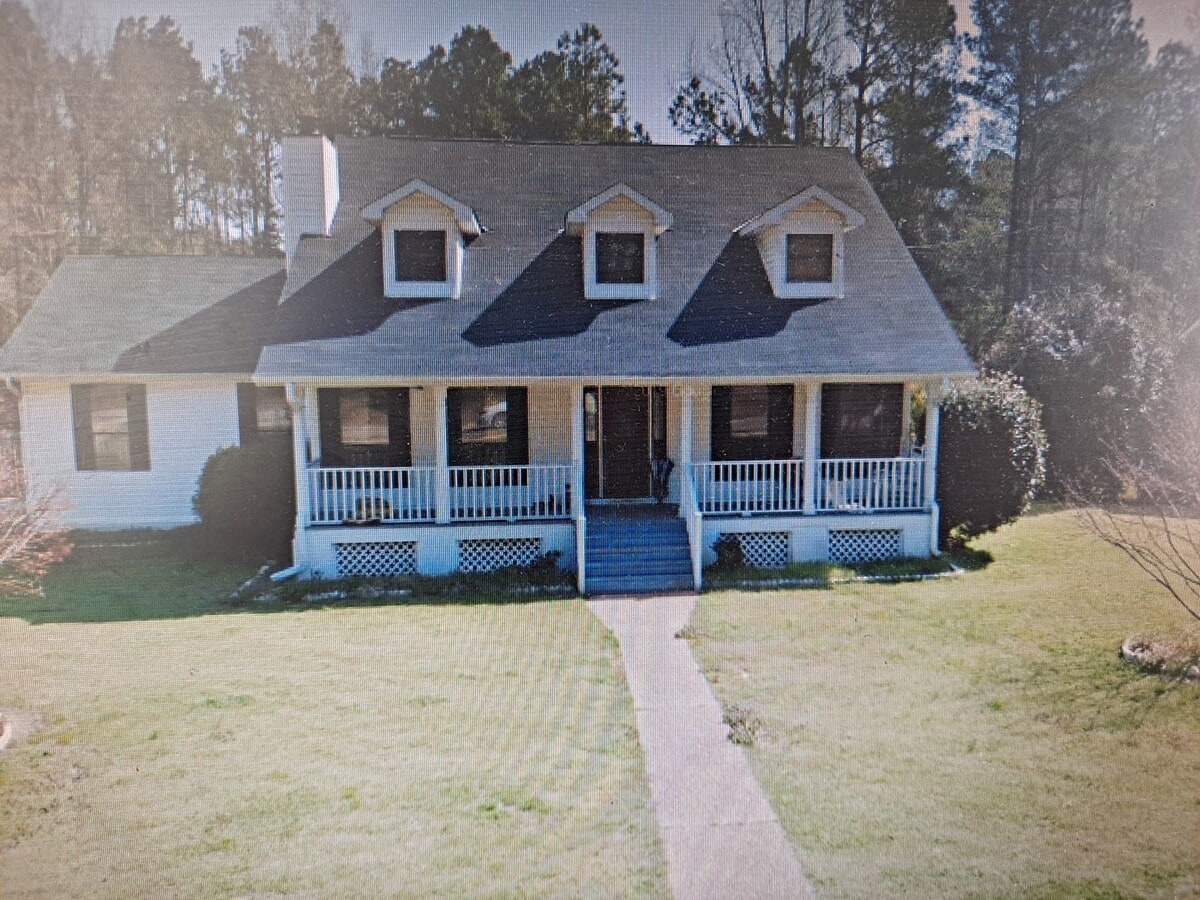 4 bedroom 2 bath in Northport $2,000.00 - 4 bedroom 2 bath in Northport $2,000.00 House