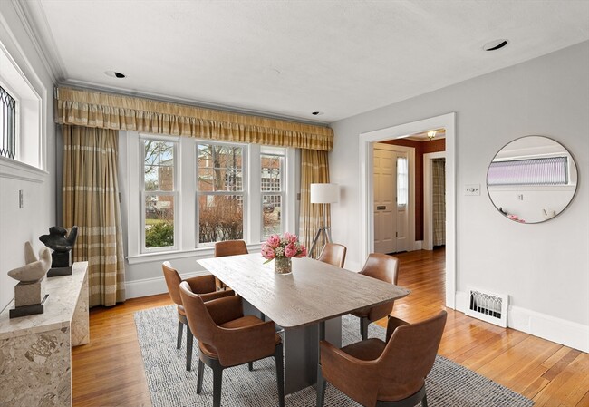 Photo - 110 Leonard St