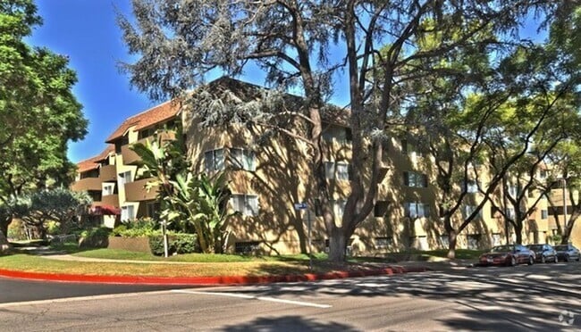Building Photo - Luxurious 1+bdr, 1bath condo in prime Sher...