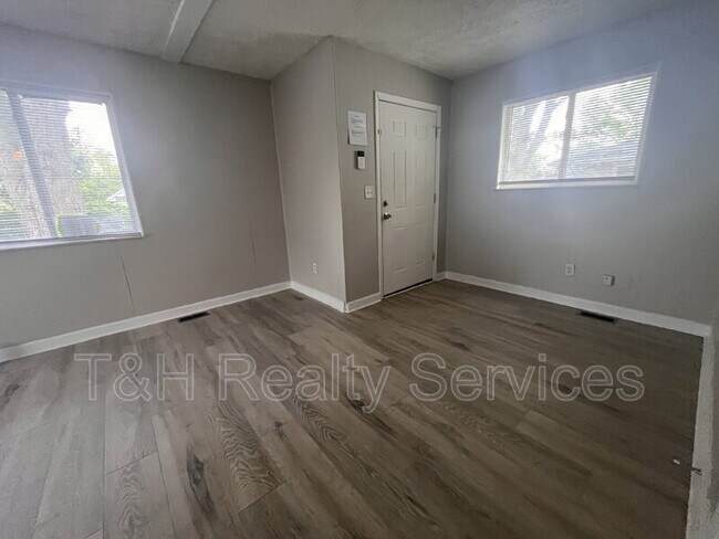 Photo - 739 Temperance Ave