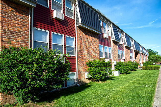 Building Photo - Colonial Court Rental