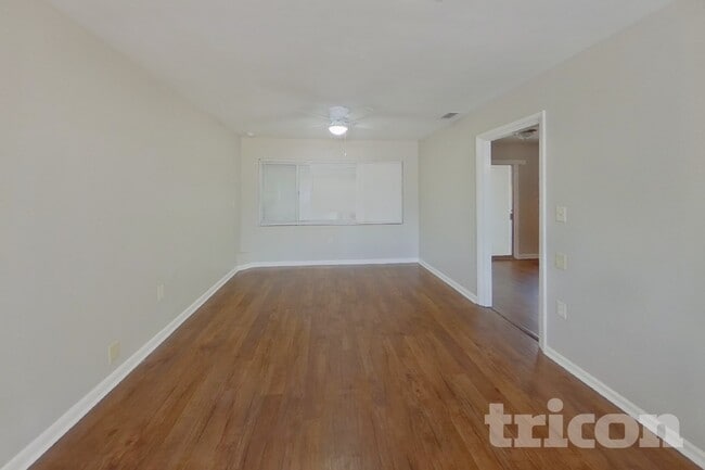 Photo - 1604 Clark St
