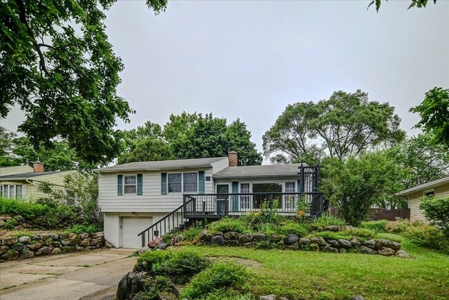 10 Bradford Ln