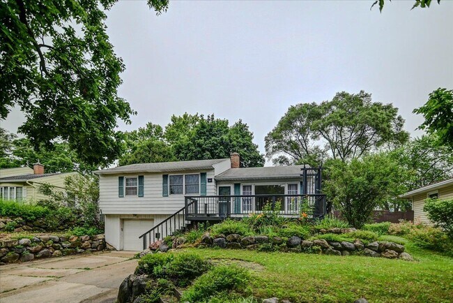 Photo - 10 Bradford Ln