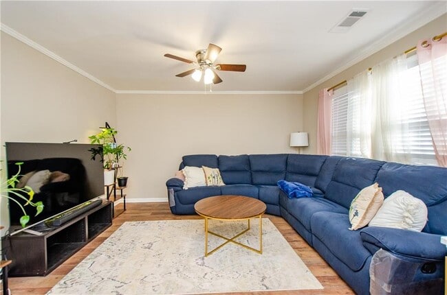 Photo - 1066 Wedgewood Ln