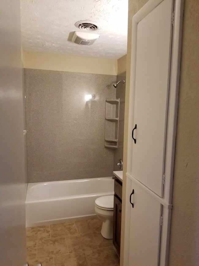 Photo - 3 Bedroom, 1 Bathroom Home with attached garage