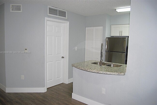 Photo - 2803 N Oakland Forest Dr Unit 108