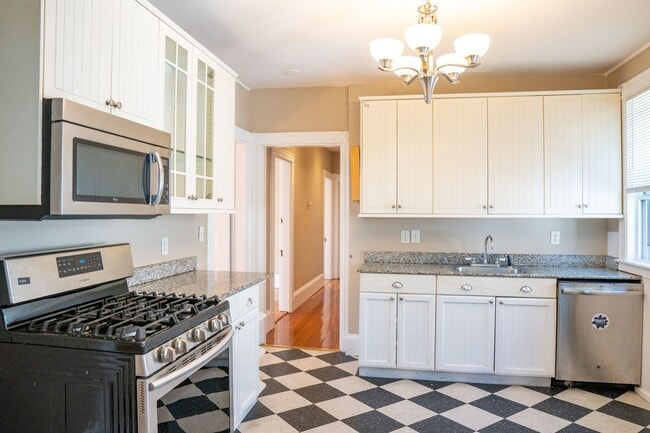 Photo - Very large, recently renovated 6-bed/2-bat...