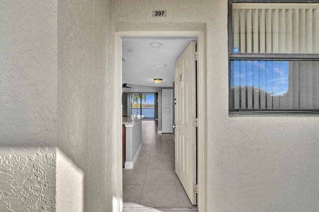 Building Photo - 118 Lake Emerald Dr Rental