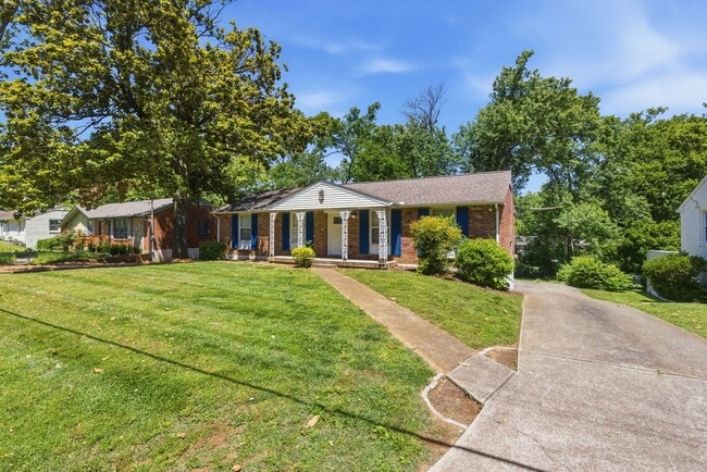 Photo - 340 Lynn Dr