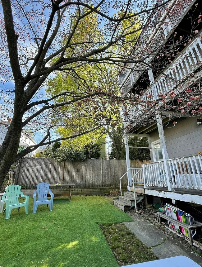 Building Photo - 14 Dow St Unit 2 Rental