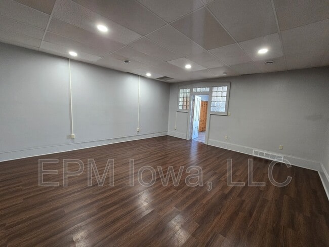 Photo - 107 1st St E