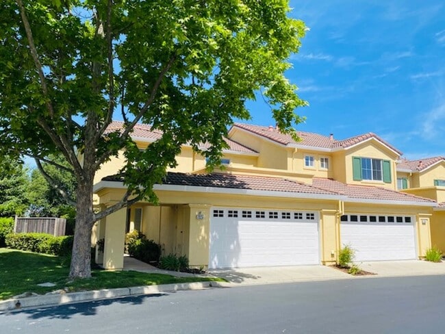 Building Photo - Elegant and Move-In Ready 4BD/3BA, Two-Sto... Rental