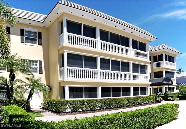 Building Photo - 666 3rd St S Unit 201