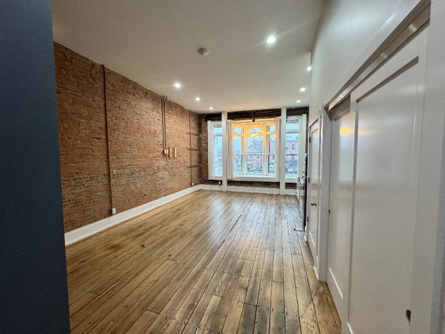 Photo - 37 Monument Sq Unidad c