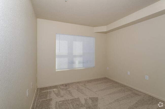 3BR, 2BA 1,078 SF