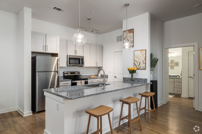 Spacious Kitchen with Granite Countertops - Leo Loso Rental