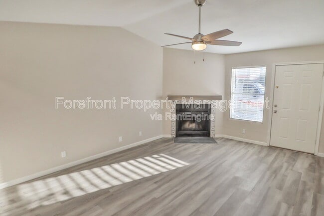 Photo - 5611 Lochmoor