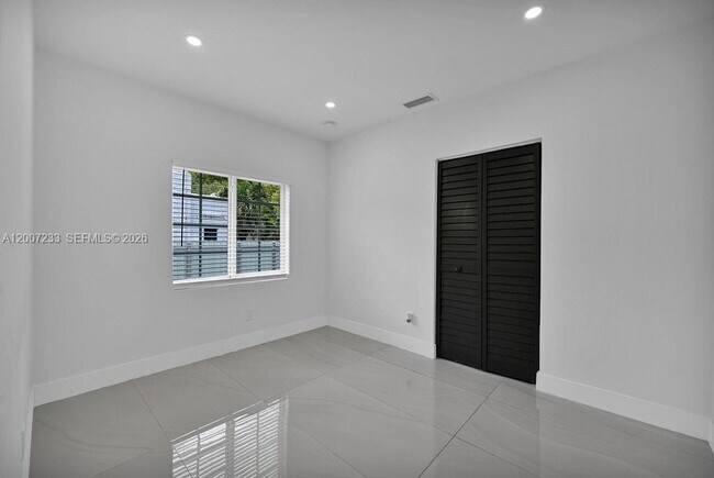 Photo - 570 NW 48th St Unit B