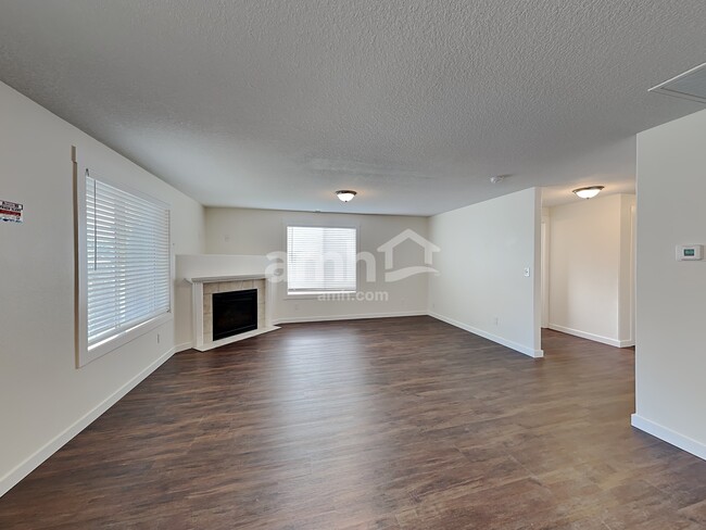 Photo - 286 W 14th St