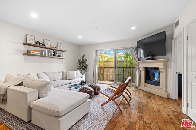 Photo - 8238 W Manchester Ave Unit 204