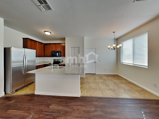 10011 W Kingman St