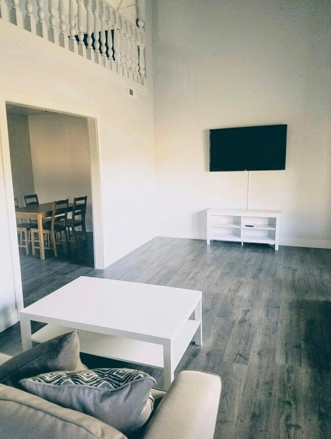 Photo - 613 N 1100 West St