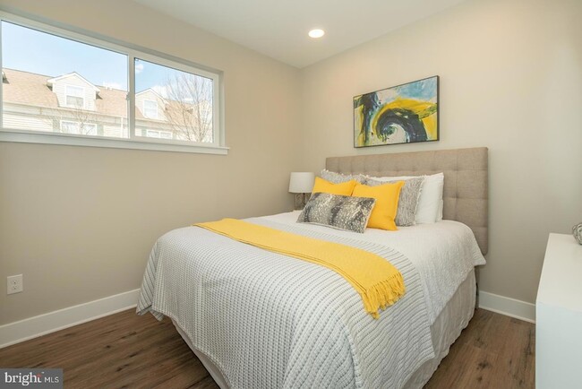 Photo - 2220-28 Master St Unit 3