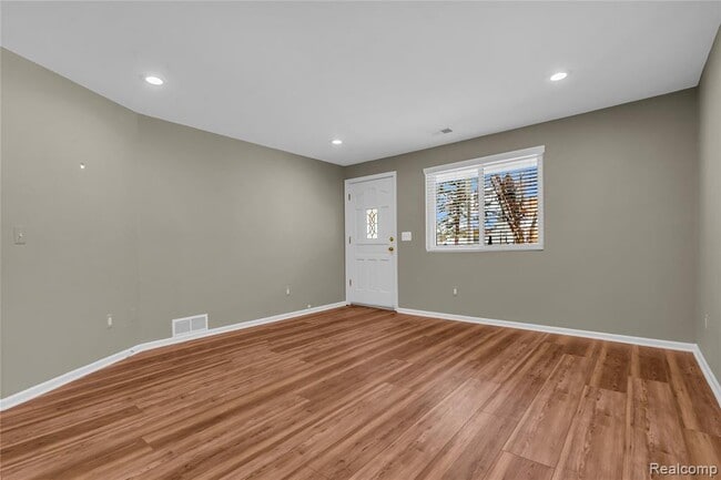 Photo - 3320 Harvard Rd