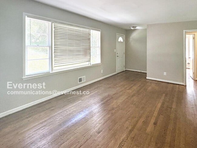 Photo - 2616 Wood Dr NE