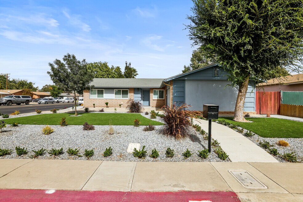 3636 W Tulare Ave